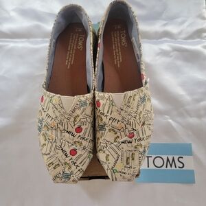 TOMS Women's New York Print Flats Sz 7